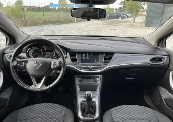 Opel Astra cena 44999 przebieg: 132000, rok produkcji 2018 z Płońsk małe 529